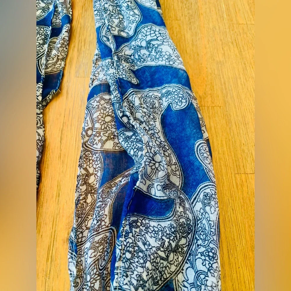 Elegant Blue Paisley infinity Scarf